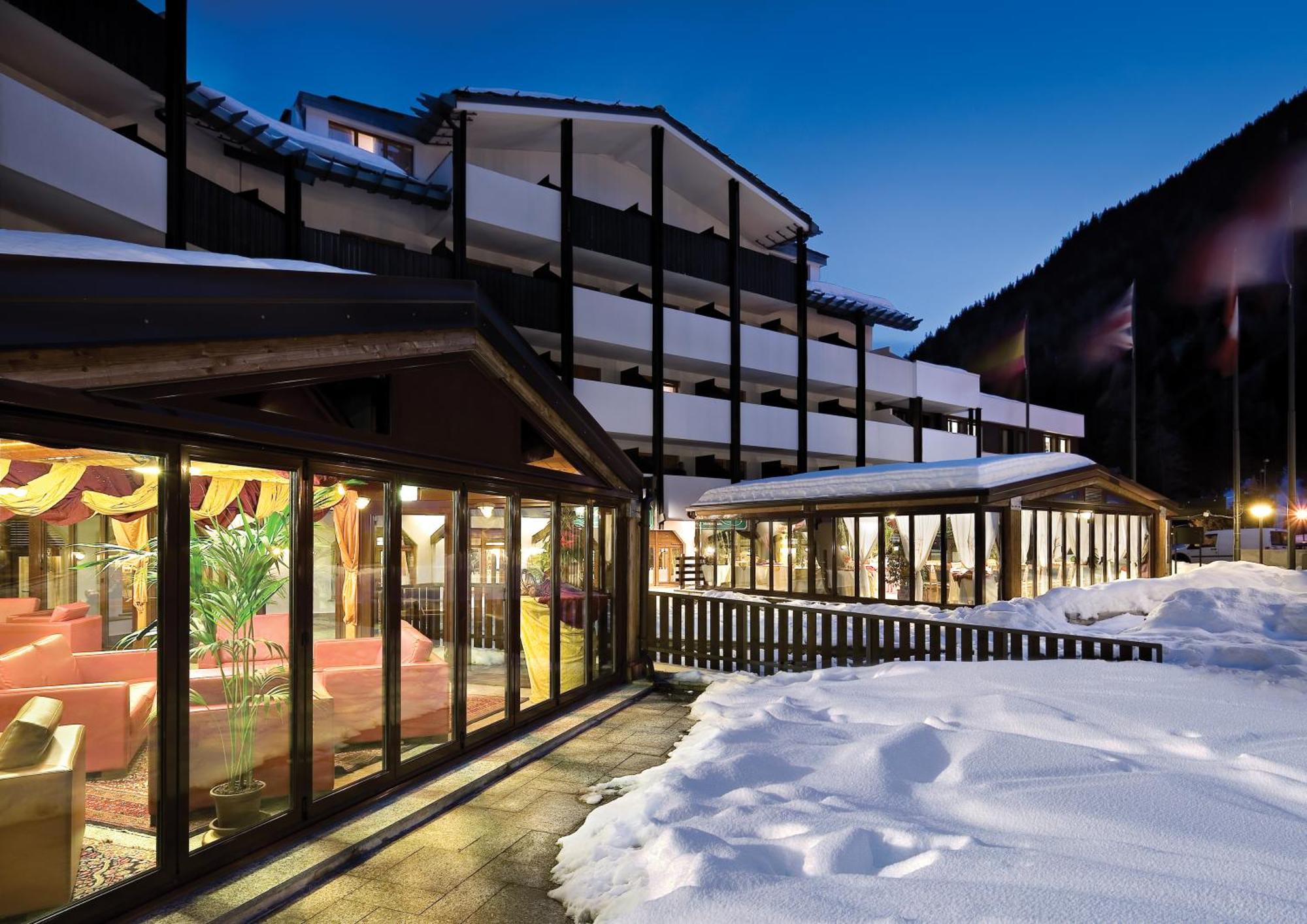 Th La Thuile - Planibel Hotel Exterior photo